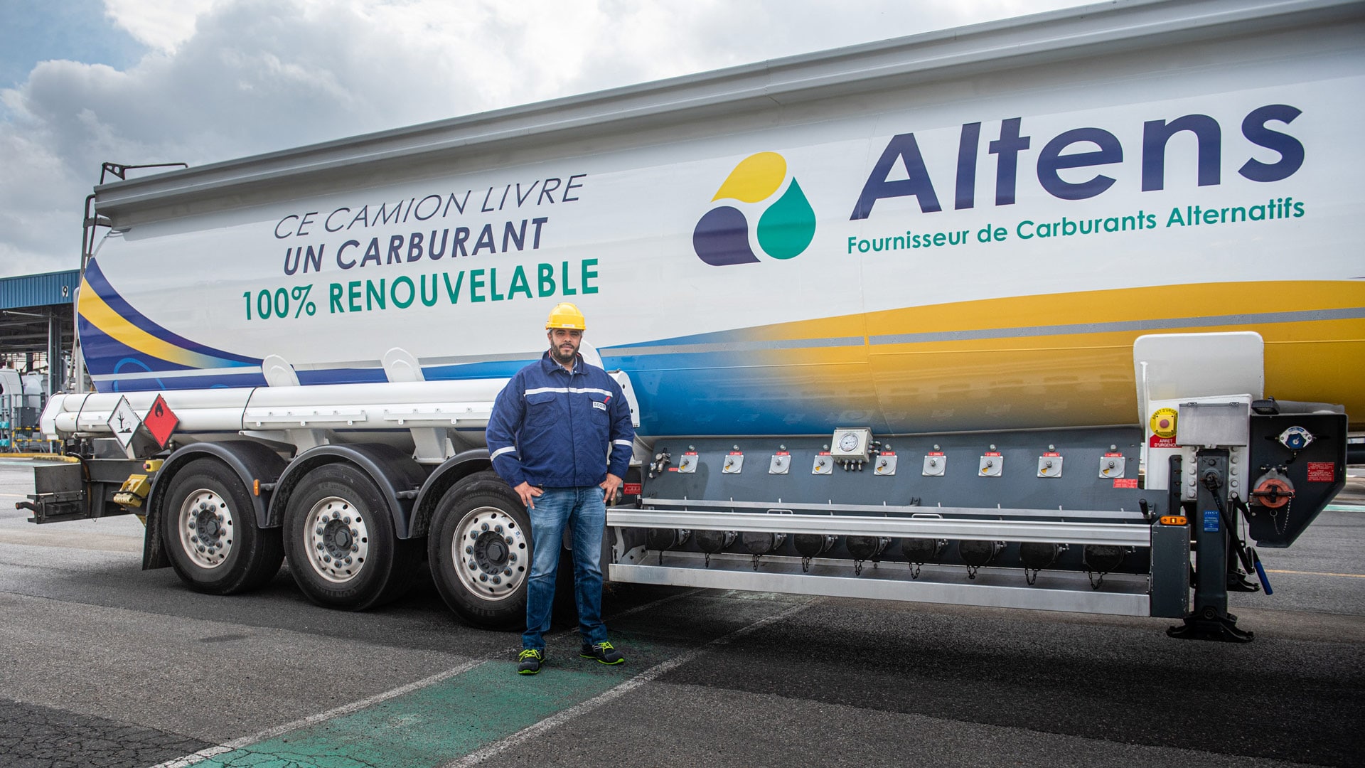 Camion de livraison Altens au dépôt de Gennevilliers