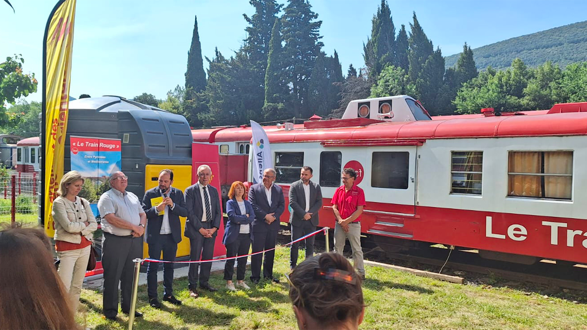 Photo de l'inauguration de la cuve de PUR-XTL pour alimenter le Train Rouge